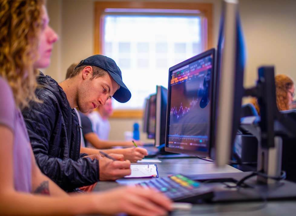 A photo of financial economics students in a lab class